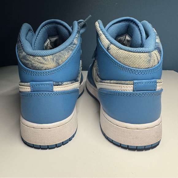 Air Jordan 1 Mid GS Washed Denim, lightly Used Sz 7Y - Picture 4 of 15